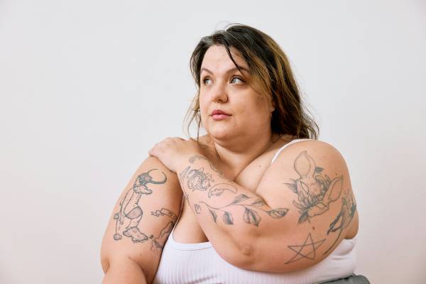 why am i not losing weight on mounjaro | woman placing arm on shoulder gazing