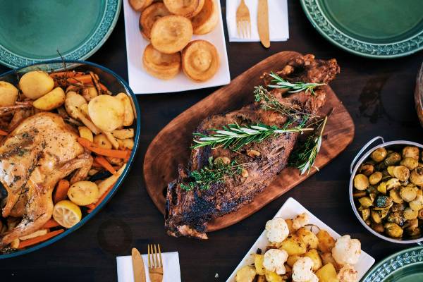 how to build a healthy roast dinner plate | table with roast meat, yorkshire puddings, potatoes and vegetables